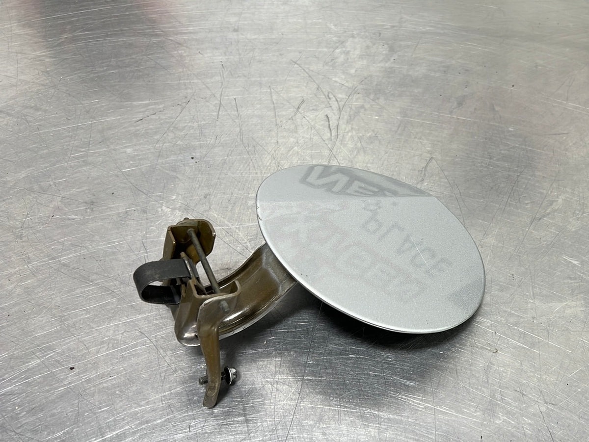 1014 FORD MUSTANG GT FUEL DOOR GAS LID TANK COVER SILVER OEM 249