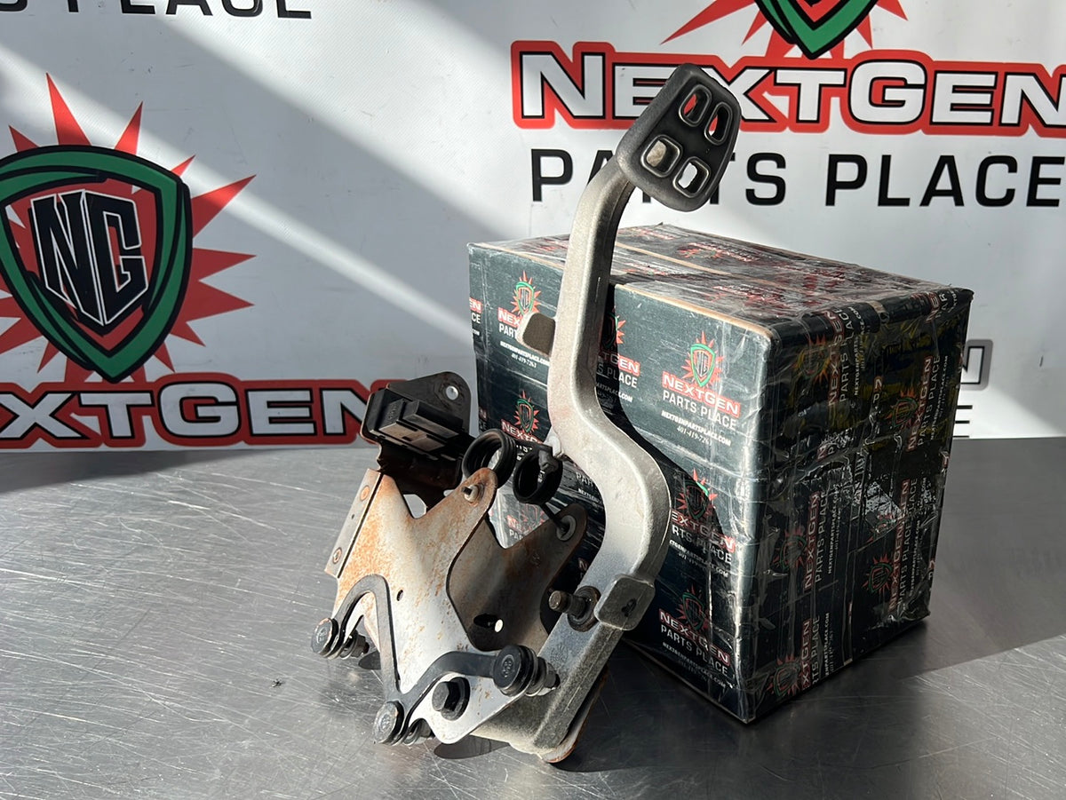 9704 C5 CORVETTE CLUTCH PEDAL ASSEMBLY OEM 285 NextGenPartsPlace