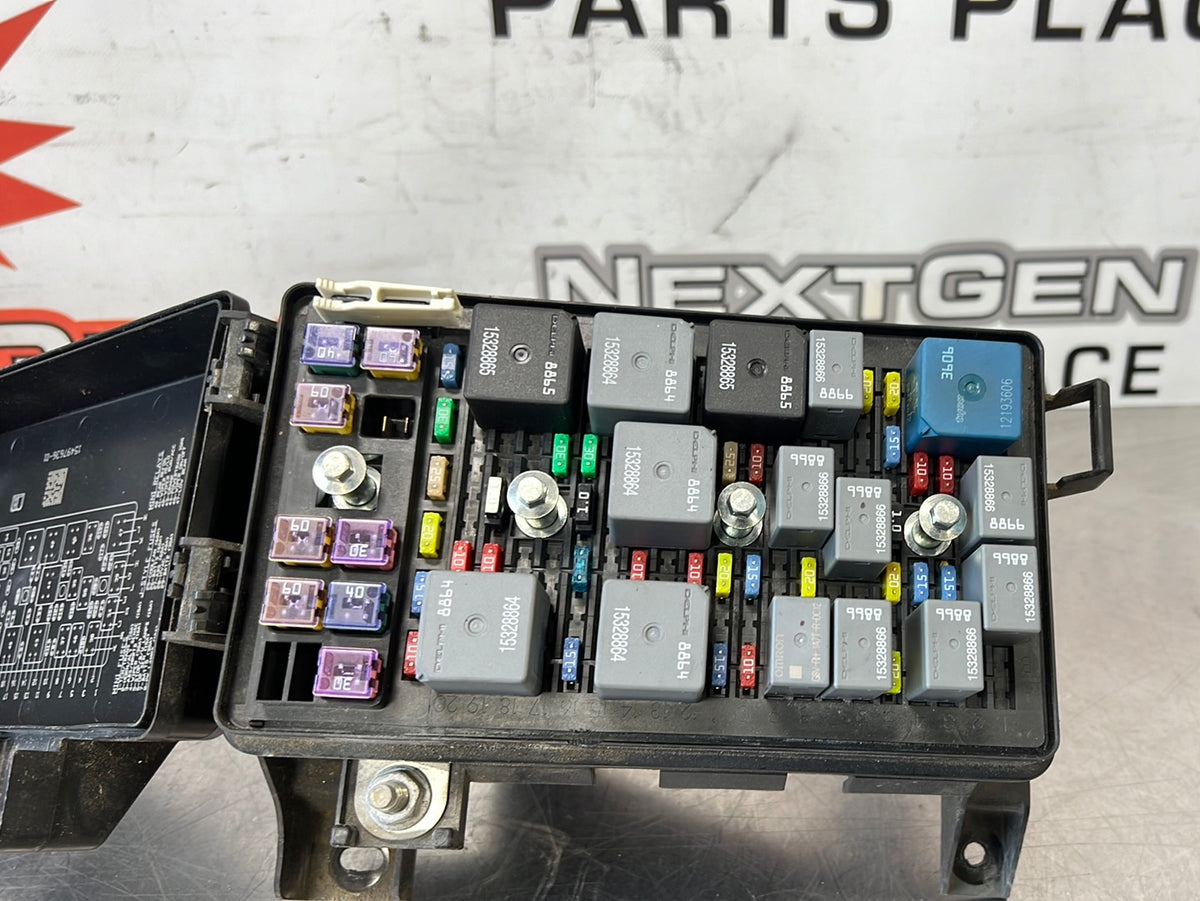 2005 C6 CORVETTE FUSE BOX, COVER, and MOUNTING BRACKET USED OEM 440