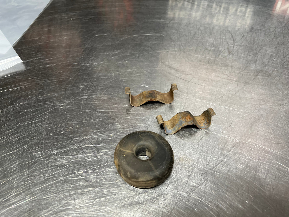 0406 PONTIAC GTO RADIATOR RUBBER HOLD DOWN DONUT WITH BRACKETS OEM 1