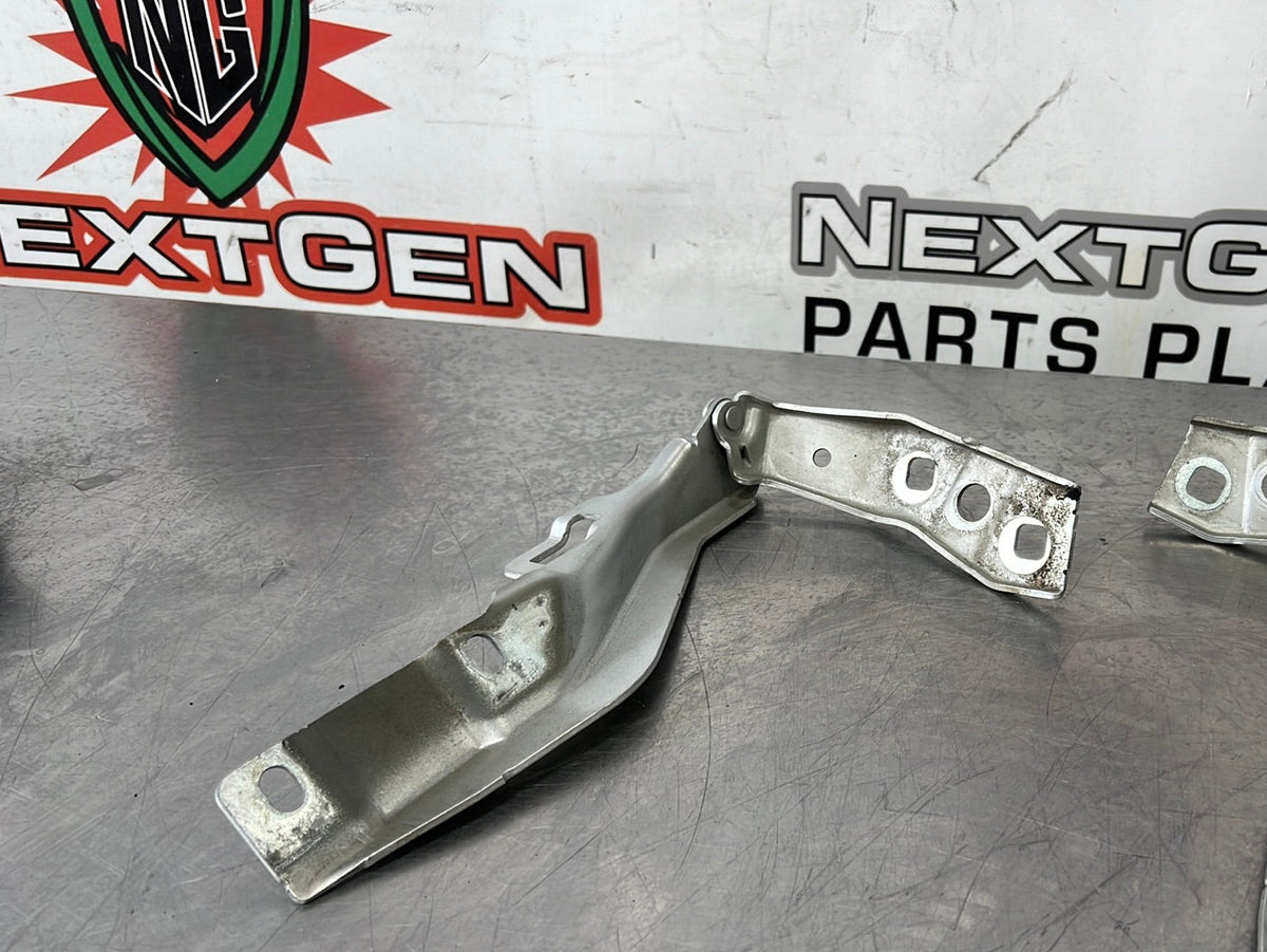 08-09 PONTIAC G8 HOOD HINGES LH RH MAVERICK SILVER METALIC