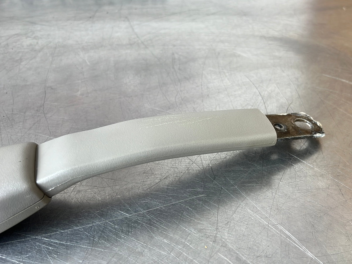 19972004 C5 CORVETTE SEAT BELT RECEIVER RH SHALE OEM VV668