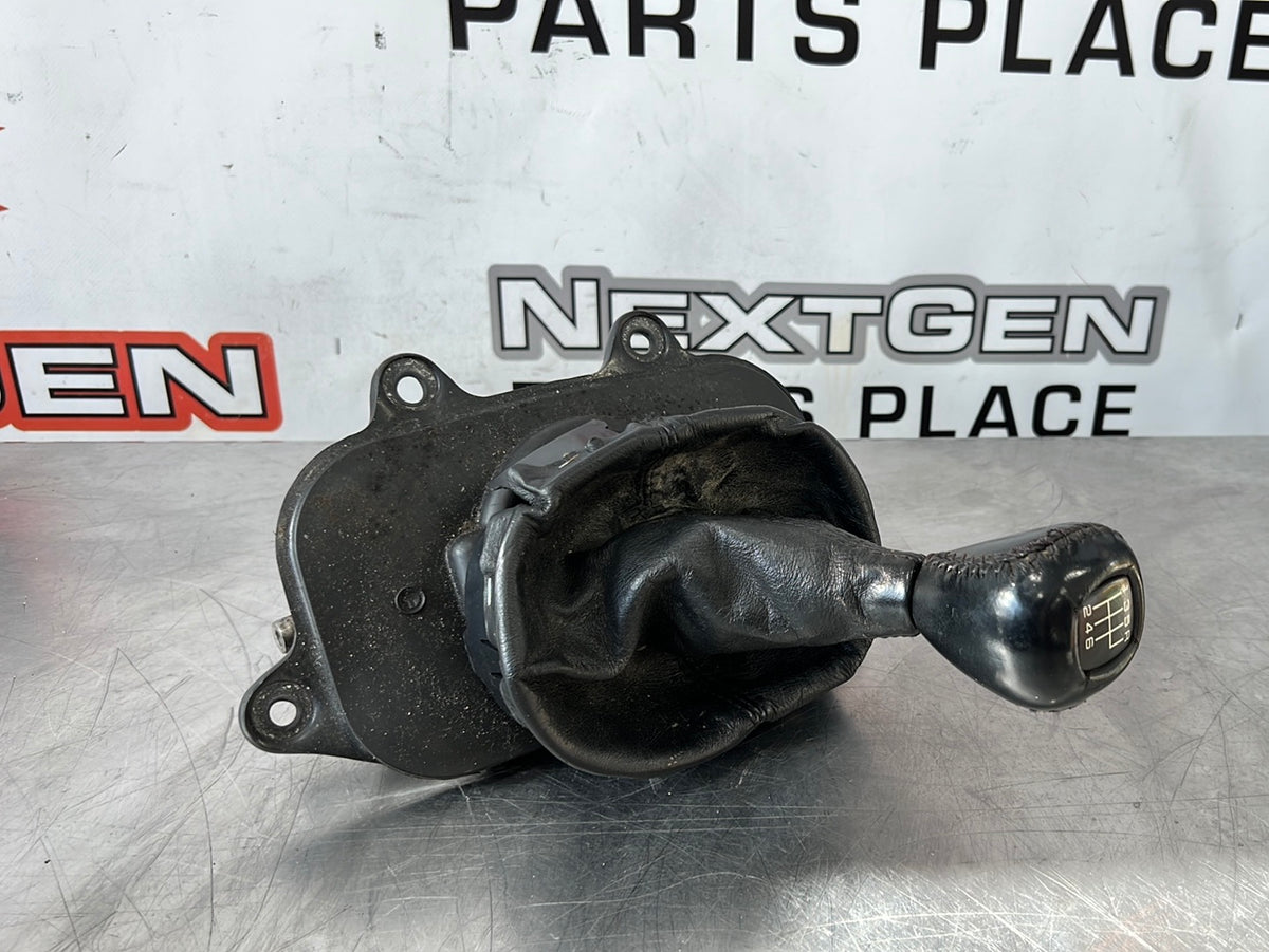 9704 C5 CORVETTE MANUAL SHIFTER ASSEMBLY WITH KNOB AND BOOT 327