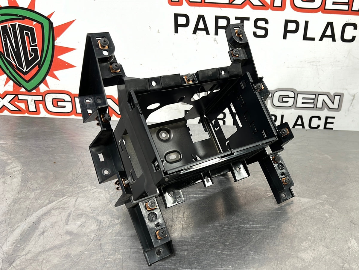 0406 PONTIAC GTO RADIO MOUNT CENTER HOUSING 92093918 403
