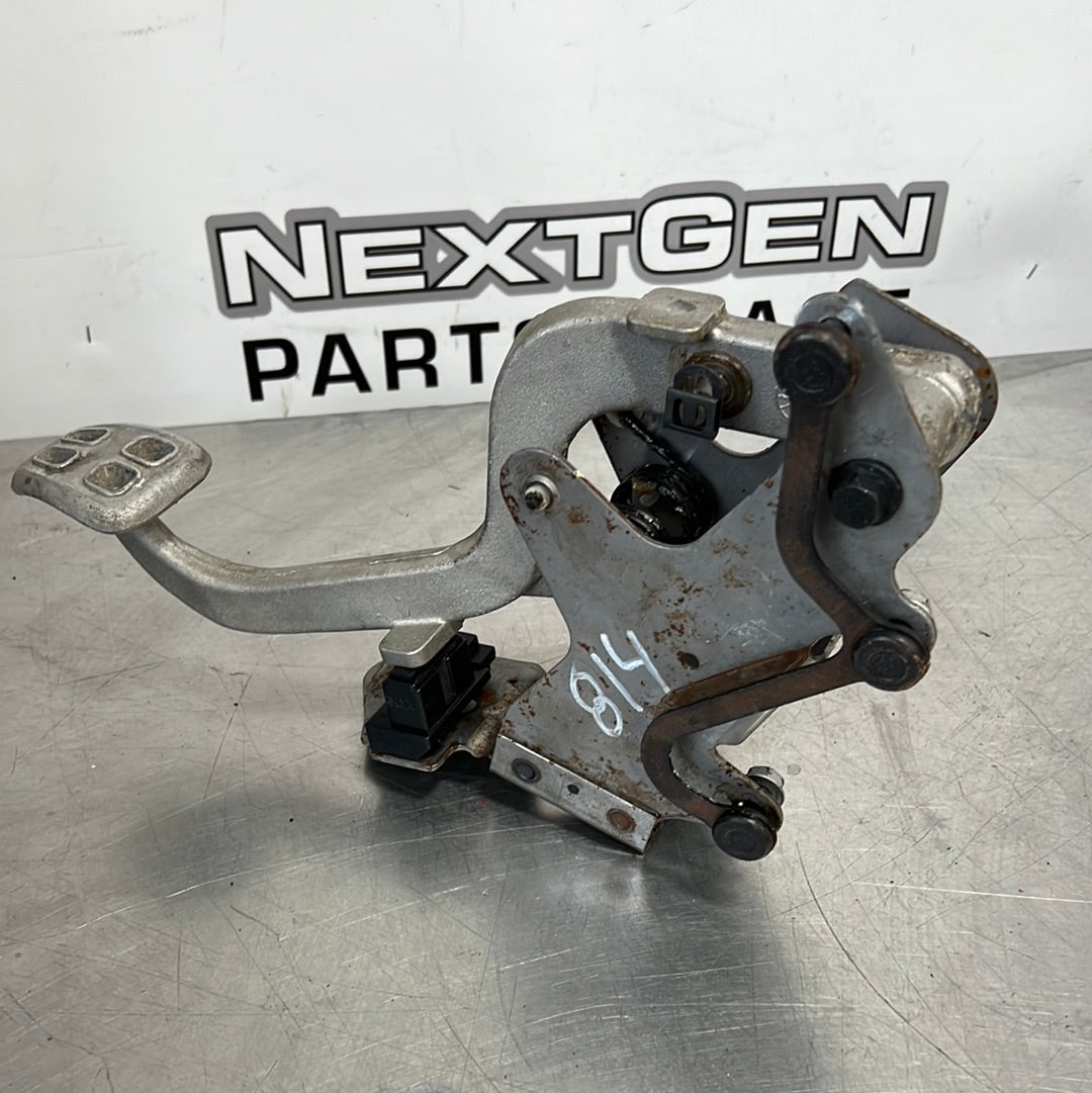 9704 C5 Corvette Clutch Pedal Assembly oem VV344 NextGenPartsPlace