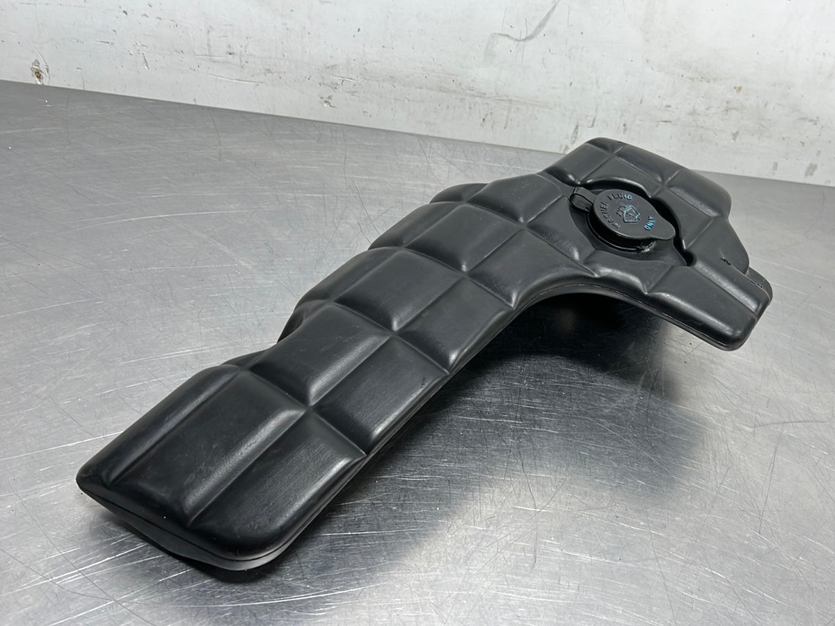 9704 C5 Corvette Windshield Washer Fluid Tank Reservoir w/ Pump 22154