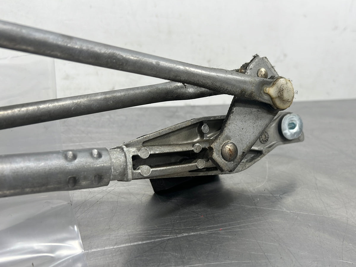 0513 C6 CORVETTE OEM WIPER MOTOR GEARBOX with LINKAGE 159