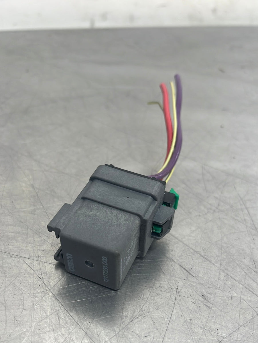 9704 C5 CORVETTE OMRON RELAY THEFT DETERRENT 12177235 with PIGTAIL OE