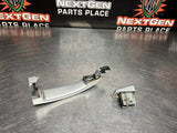 2011 CAMARO SS LEFT FRONT DRIVER EXTERIOR DOOR HANDLE SILVER OEM #982