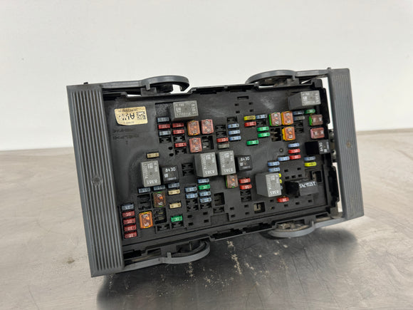 A6ページ 2013 GM SILVERADO SIERRA 6.6 UNDERHOOD FUSE BOX 29798216 OEM