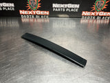 04 -06 PONTIAC GTO EXTERIOR B PILLAR WINDOW TRIM LH SIDE 92093111 OEM #987