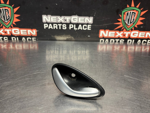 04-06 PONTIAC GTO RH PASSENGER SIDE INTERIOR DOOR HANDLE 92055320 OEM #1191