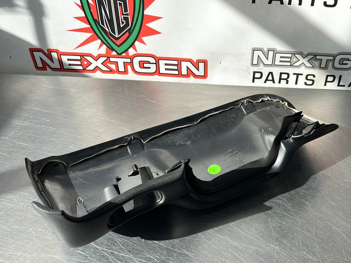 97-04 C5 CORVETTE KNEE BOLSTER DRIVER LH SIDE OEM BLACK 10426429 #285 –  NextGenPartsPlace