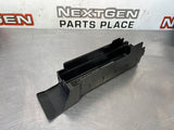 2004 PONTIAC GTO HOOD FUSE BOX COVER LID 92169852 #560