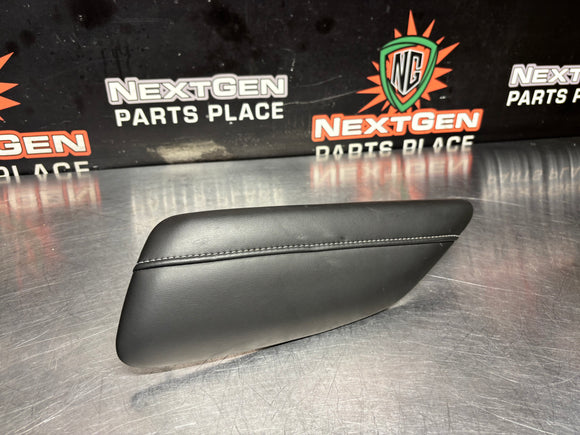 2018 CAMARO SS RH PASSENGER DOOR BLACK ARMREST W/ GRAY STITCH 23365025 OEM #1043