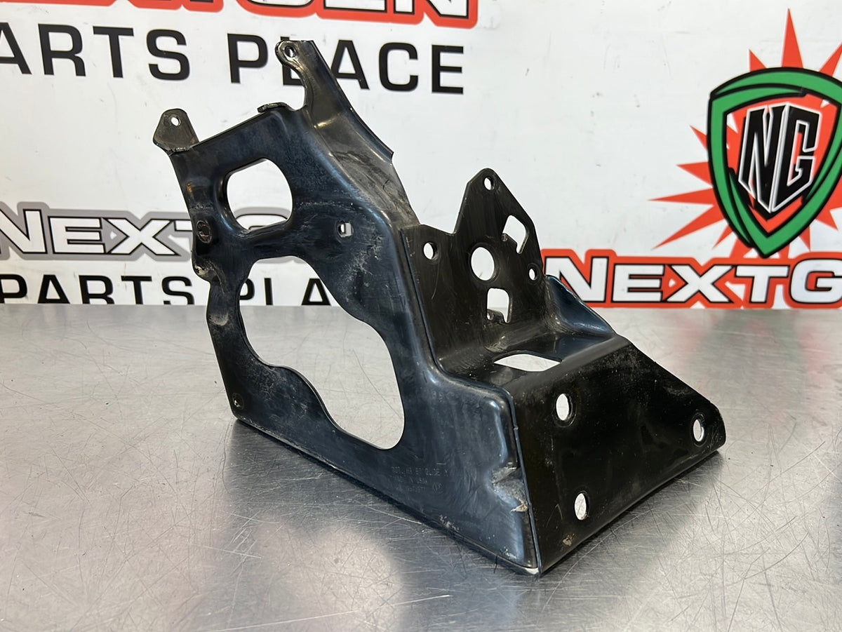 10573C02-03BE-4AF0-8849-
