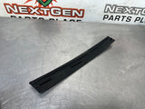 04 -06  Pontiac GTO Exterior B Pillar Window Trim RH 92093112 #560