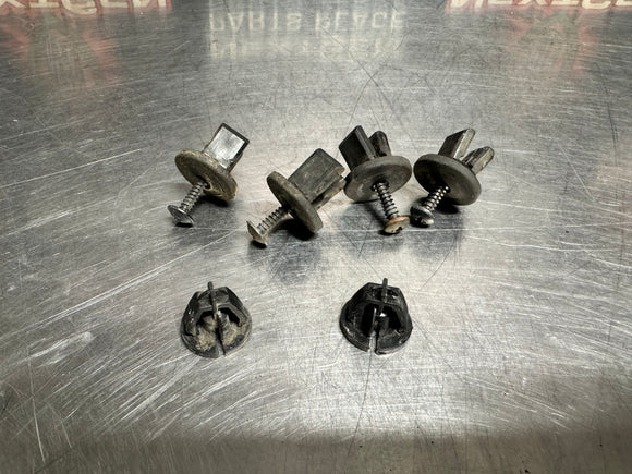 04-06 PONTIAC GTO TAIL LIGHT MOUNTING CLIPS AND HARDWARE OEM #1191