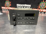 2005 CHEVY SILVERADO 2500 RADIO AM FM 15198093 OEM #4029