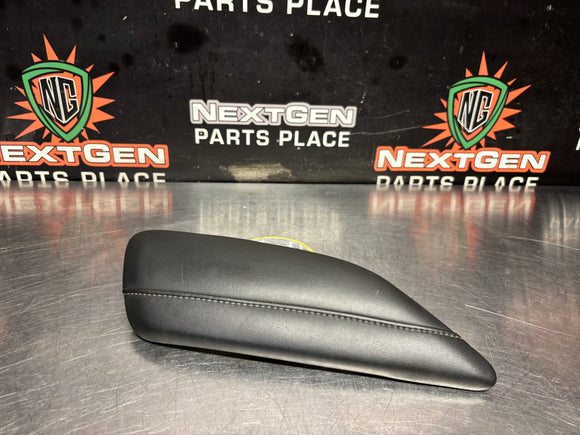 2019 CAMARO SS LH DRIVER DOOR BLACK ARMREST W/ GRAY STITCH 23365025 OEM #1126