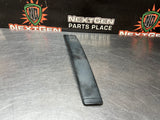 04 -06 PONTIAC GTO EXTERIOR B PILLAR WINDOW TRIM RH SIDE 92093112 OEM #1043