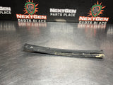 04 -06 PONTIAC GTO EXTERIOR B PILLAR WINDOW TRIM LH SIDE 92093111 OEM #987