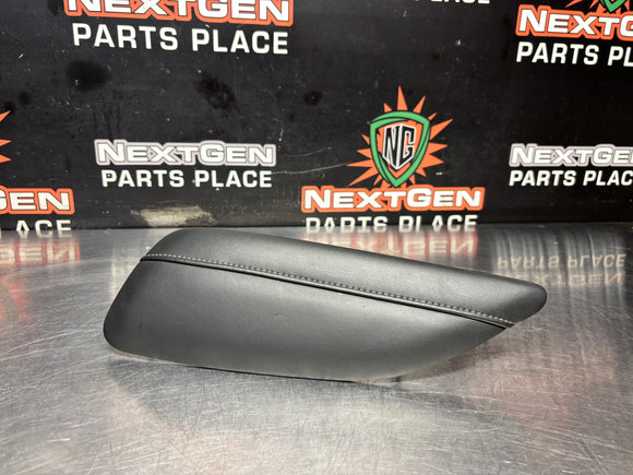 2019 CAMARO SS RH PASSENGER DOOR BLACK ARMREST W/ GRAY STITCH 23365025 OEM #1126