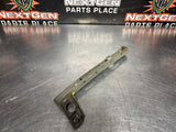 04-06 PONTIAC GTO FRONT RH RIGHT FRONT BUMPER GUIDE BRACKET 92177409 OEM #1269
