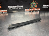04 -06 PONTIAC GTO EXTERIOR B PILLAR WINDOW TRIM LH SIDE 92093111 OEM #1293