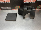 2004 SIERRA 2500 6.0 FUSE BOX COVER/LID 15200391?AND BRACKET OEM #967