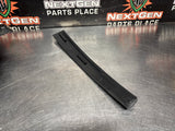 04 -06 PONTIAC GTO EXTERIOR B PILLAR WINDOW TRIM RH SIDE 92093112 OEM #1438