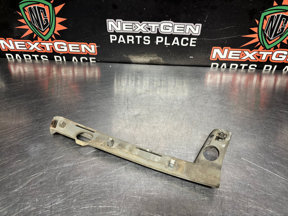 04-06 PONTIAC GTO FRONT LH LEFT FRONT BUMPER GUIDE BRACKET 92050709 OEM #1191