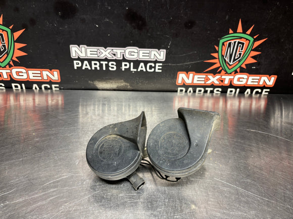97-04 C5 CORVETTE DUAL HORNS ASSEMBLY #1150