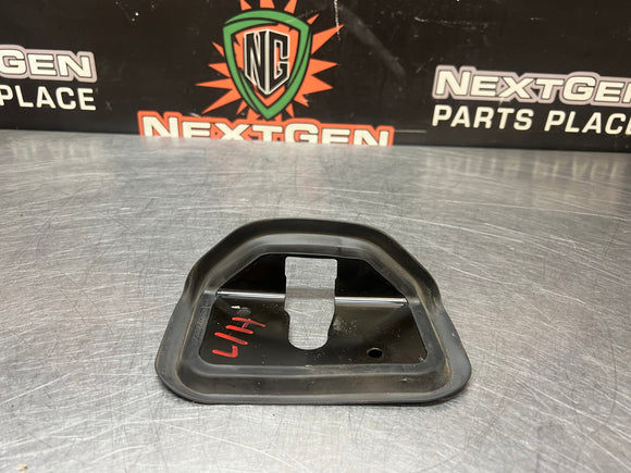 17 C7 CORVETTE Z06 LH DRIVER SIDE DOOR LATCH LOCK COVER PANEL 23365733 OEM #1181