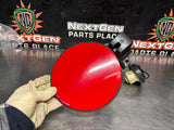 2004 PONTIAC GTO FUEL GAS DOOR ASSEMBLY TORRID RED OEM 92119899 #1306