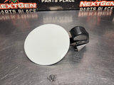 08 - 09 PONTIAC G8 GT FUEL DOOR GAS CAP COVER LID ASSEMBLY WHITE 92213014 #1423