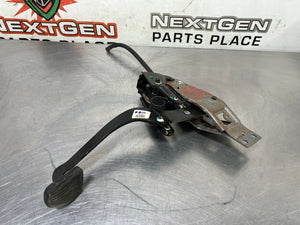 2011 CAMARO SS CLUTCH PEDAL WITH BRACKET AND LINE OEM 92233497 #624