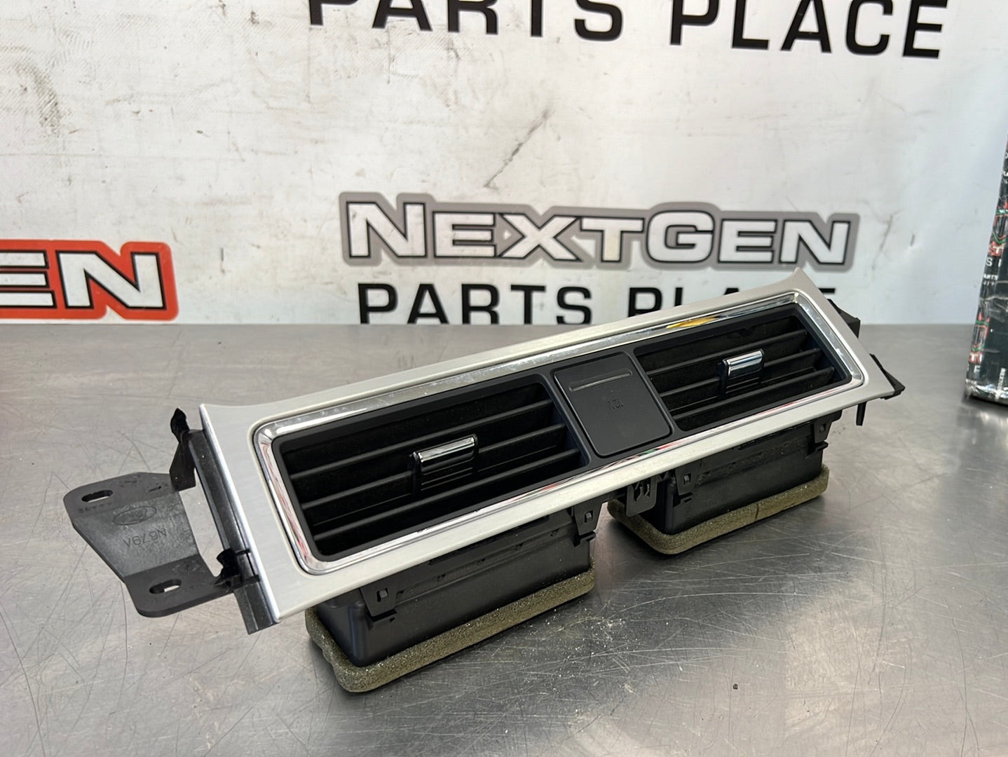 2013 FORD MUSTANG GT CENTER DASH AC HEATER AIR VENT OEM AR33-19C681-A –  NextGenPartsPlace