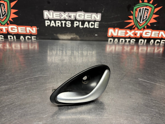 04-06 PONTIAC GTO LH DRIVER SIDE INTERIOR DOOR HANDLE 92055321 OEM #1191