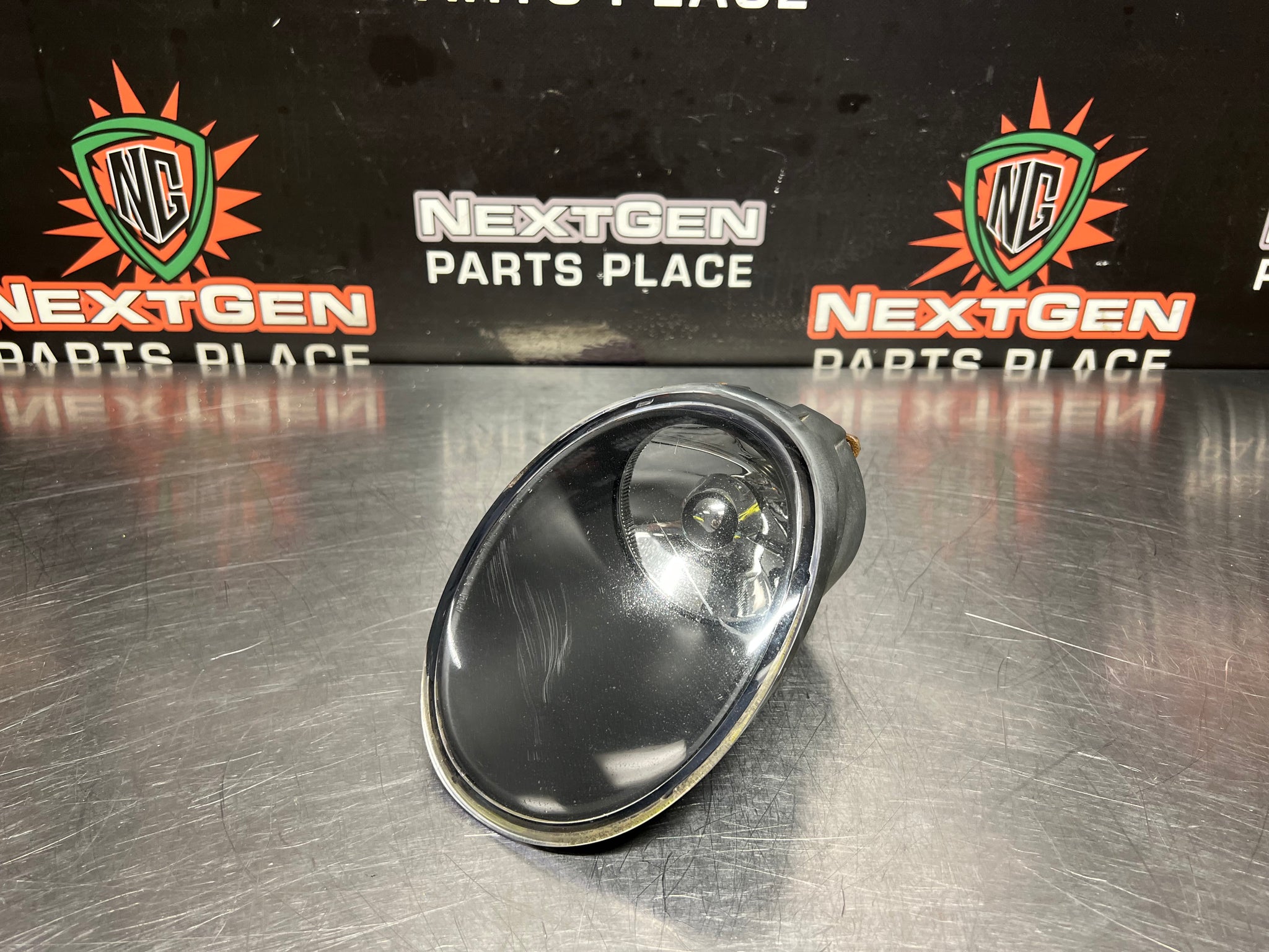 04-06 PONTIAC GTO FOG LIGHT PASSENGER SIDE RH 92119490 OEM #987