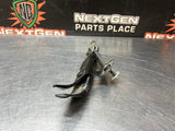05-13 C6 CORVETTE RF PASSENGER SIDE FENDER TO BUMPER BRACKET 15230685 #1194