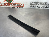 04 -06  Pontiac GTO Exterior B Pillar Window Trim LH 92093111 #560