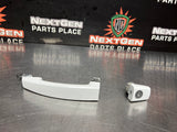 2014 CAMARO SS LEFT FRONT DRIVER EXTERIOR DOOR HANDLE WHITE OEM #1008