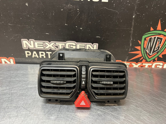 04 - 06 PONTIAC GTO CENTER DASH AC VENT HAZARD LIGHT OEM 92084219 #1191