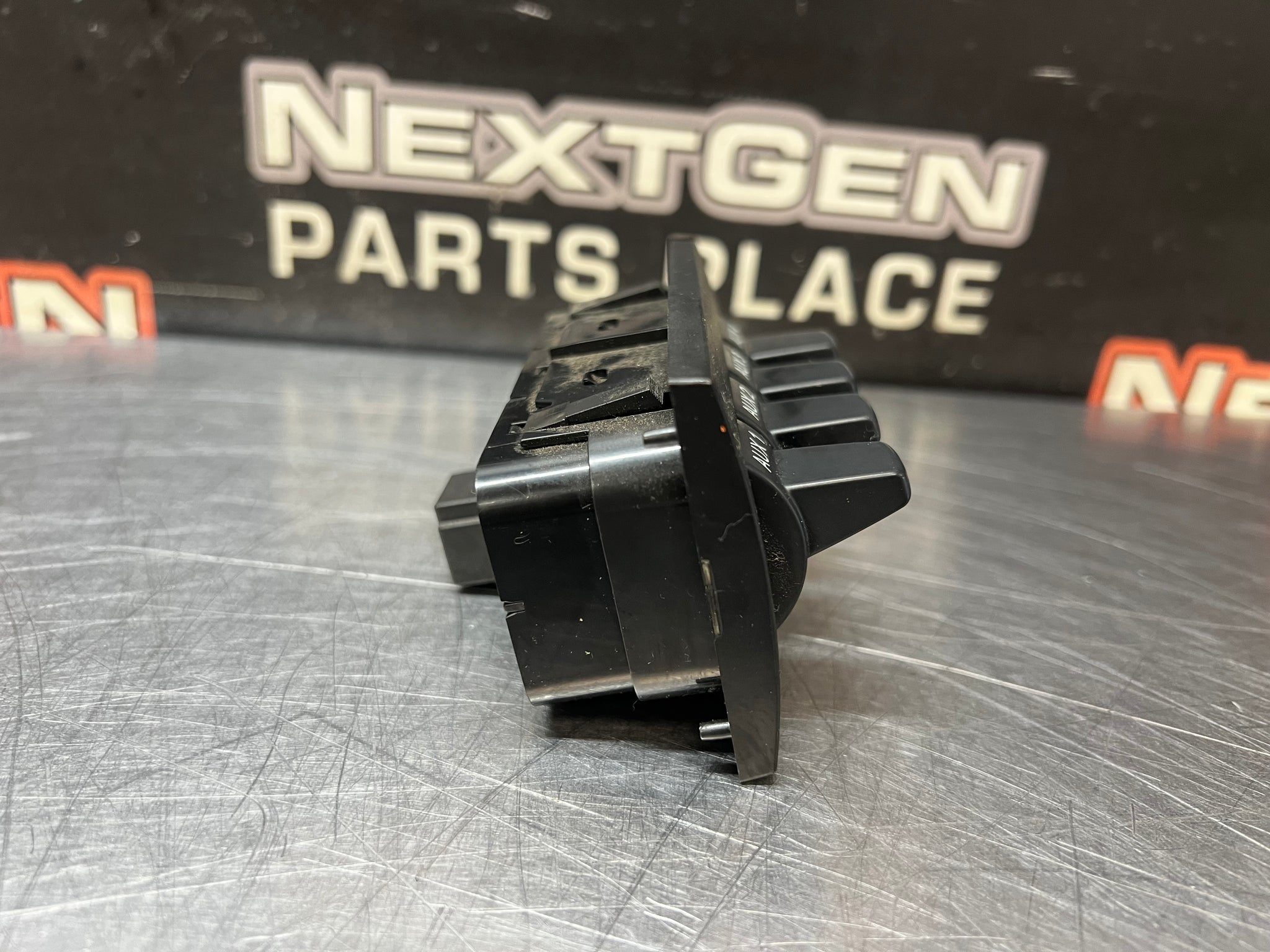 2015 FORD F250/F350 AUXILIARY UPFITTER SWITCHES AL3T13D734 OEM 1236