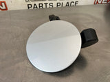 08 - 09 PONTIAC G8 FUEL DOOR GAS CAP COVER LID ASSEMBLY SILVER OEM 92213014 #611