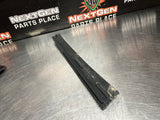 04 -06 PONTIAC GTO EXTERIOR B PILLAR WINDOW TRIM RH SIDE 92093112 OEM #1025