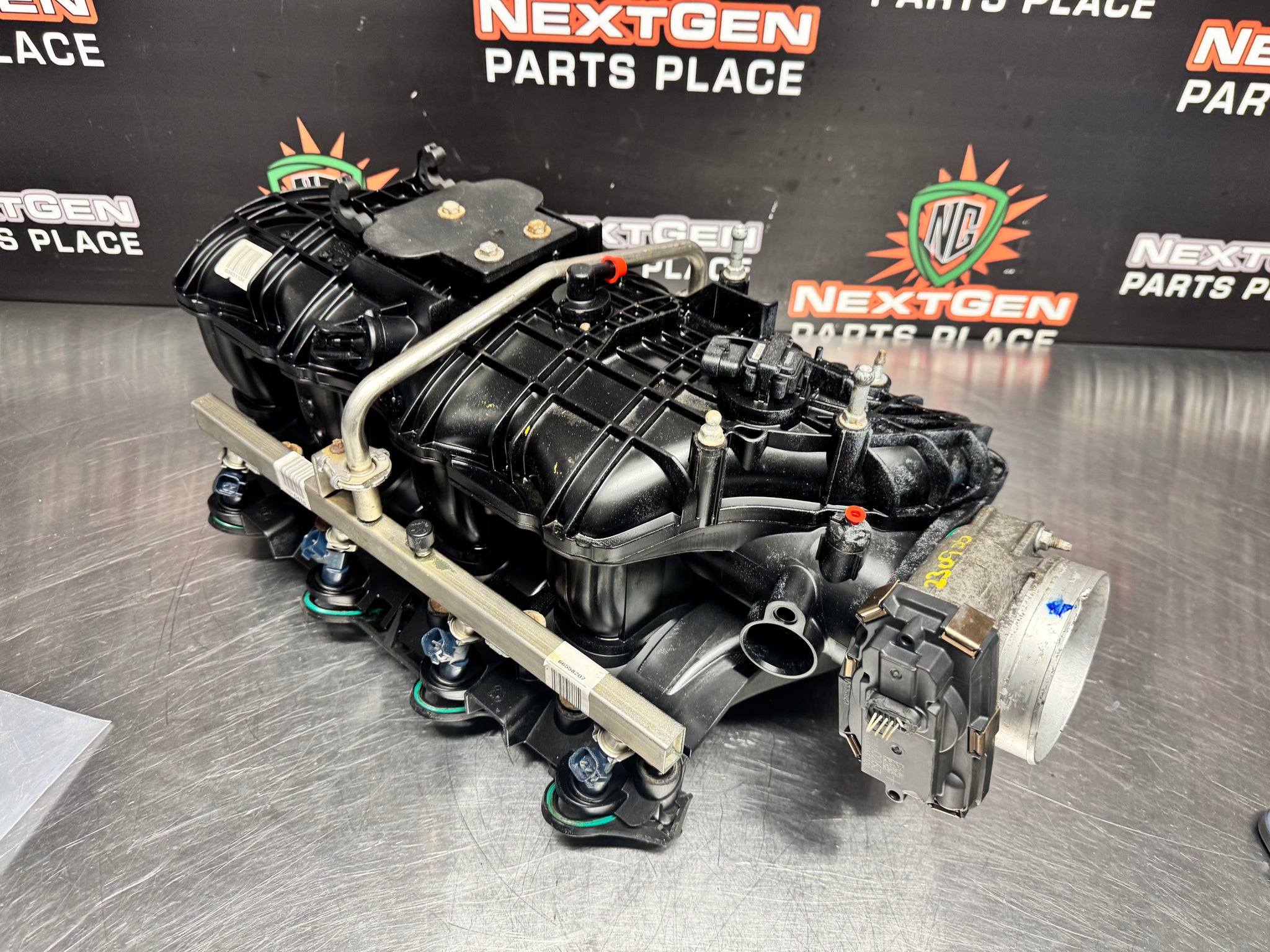 TRAILBLAZER SS CATHEDRAL INTAKE MANIFOLD OEM 25383922 #3834