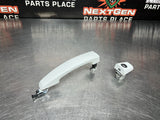 2014 CAMARO SS LEFT FRONT DRIVER EXTERIOR DOOR HANDLE WHITE OEM #1008