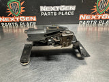 97-04 C5 CORVETTE CONVERTIBLE WATERFALL LATCH RELEASE W/ BRACKET 16637699 #1302